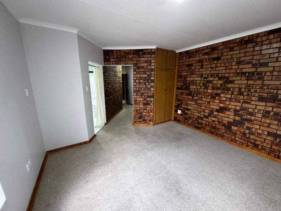 To Let 4 Bedroom Property for Rent in La Provance Free State